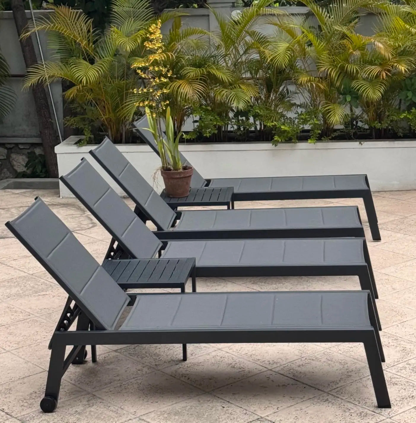 Outdoor Patio Chaise Lounge Set of 2 Aluminum Lounge Chair with Wheels and Side Table Pool Chaise Chair for Outdoor, Customized
