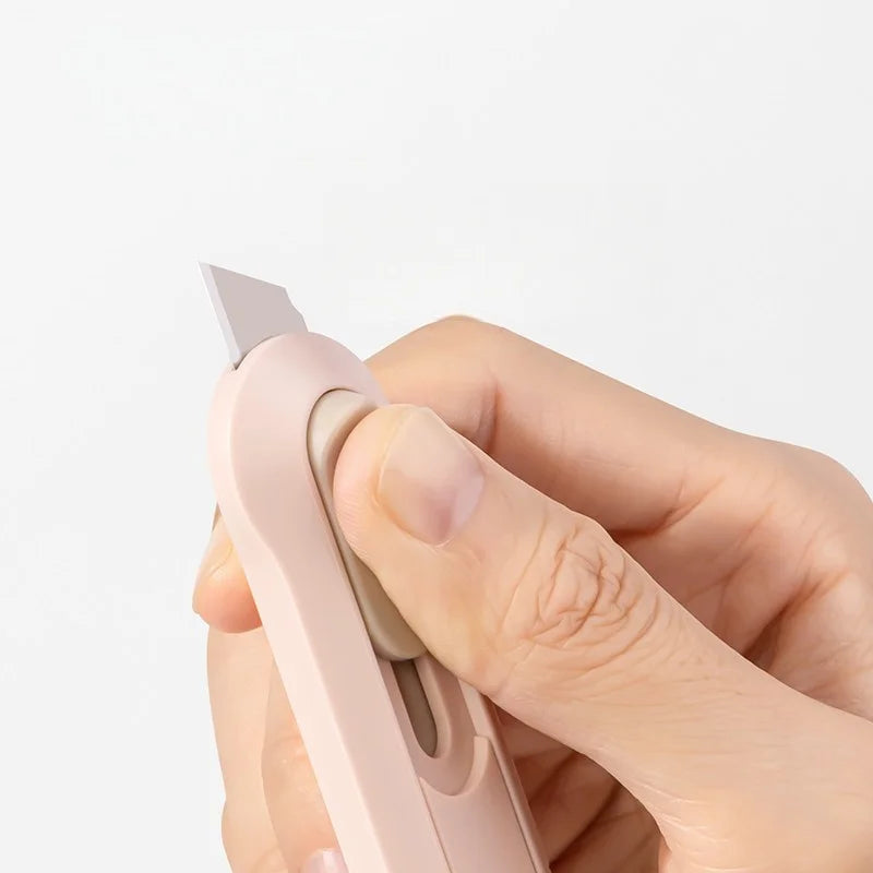 Mini telescopic utility knife